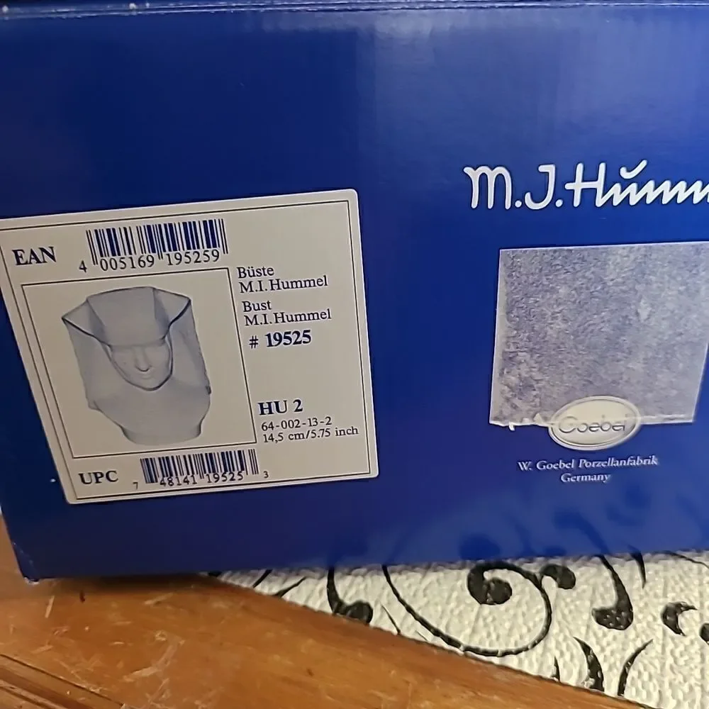 M.J.Hummel Bust
